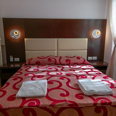 רומא Mbs Marconi Bridge Suites Guest House מראה חיצוני תמונה